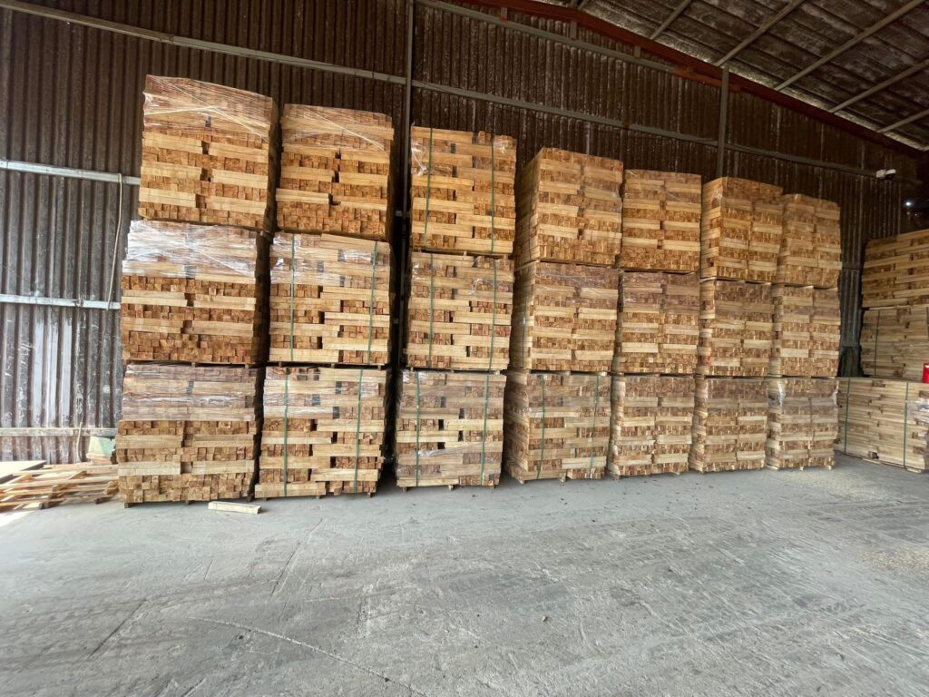 Phôi Gỗ Cao Su Xẻ Sấy (Kiln Dried Sawn Rubberwood) – Tiêu Chuẩn Xuất Khẩu phôi gỗ cao su xẻ sấy (kiln dried sawn rubberwood) – tiêu chuẩn xuất khẩu